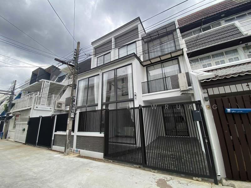 Townhome Ekkamai 22, Bangkok