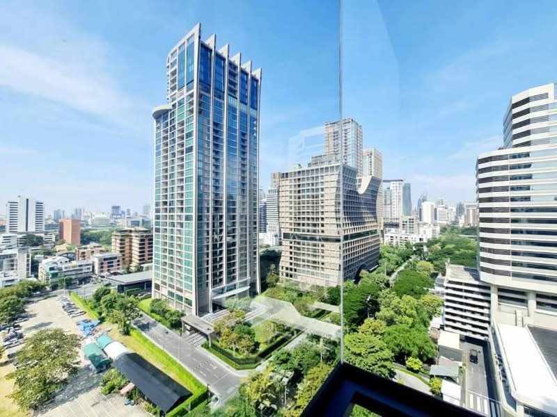 Muniq Langsuan, Bangkok