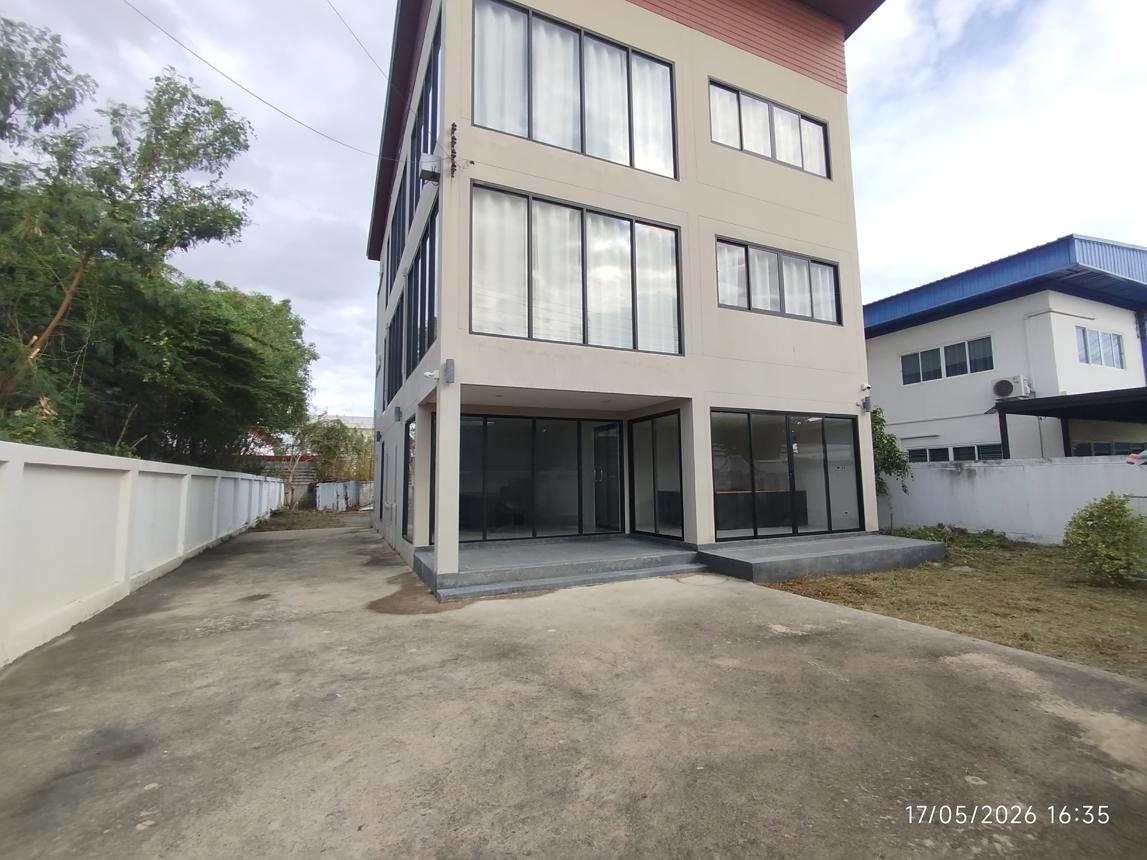 อาคารสำนักงาน ปิ่นทองแลนด์ 6/2 ลาดหลุมแก้ว ปทุมธานี