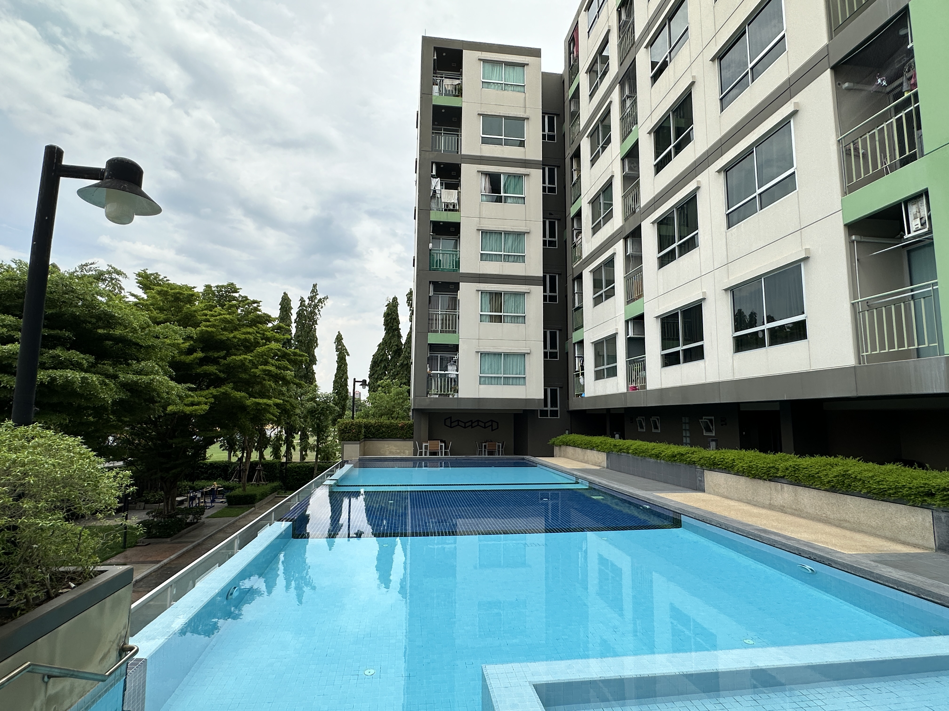 คอนโดมิเนียม โครงการลุมพินีวิลล์สุขุมวิท 76-แบริ่ง สเตชั่น