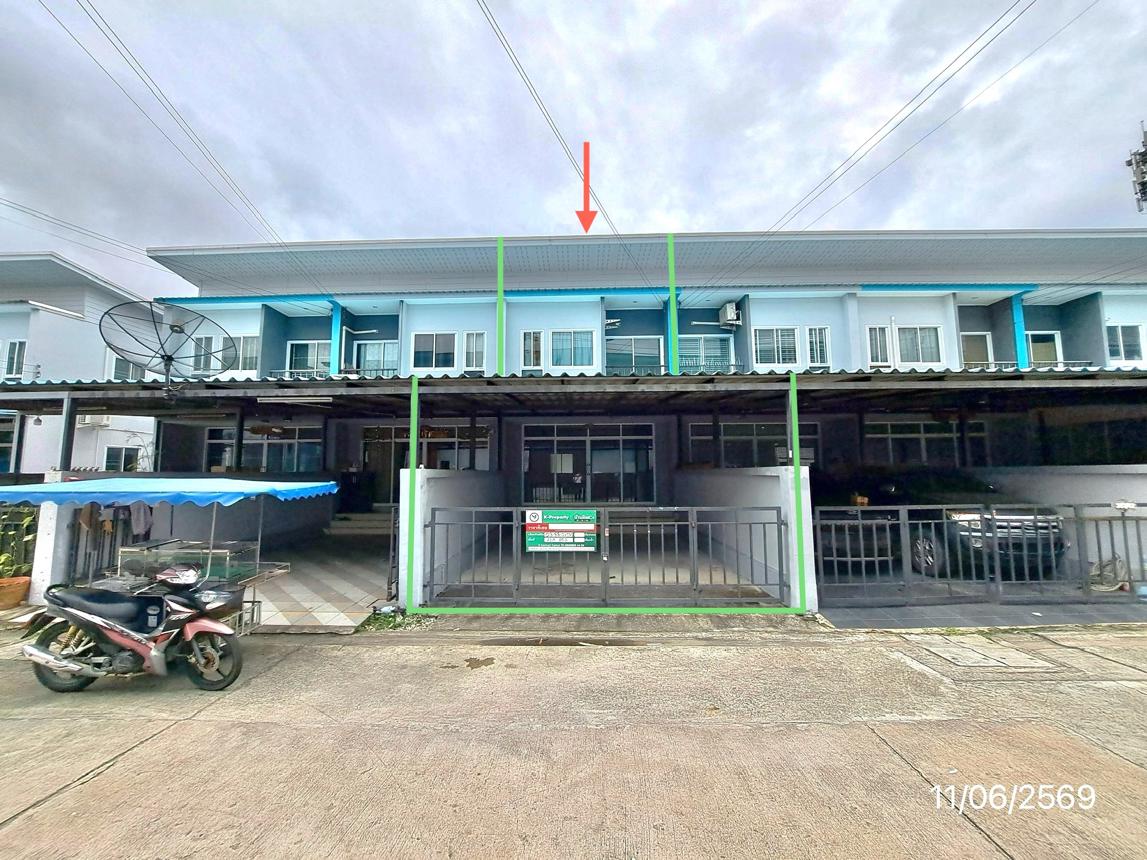 Crystal Town Townhouse in Si Racha, Chonburi