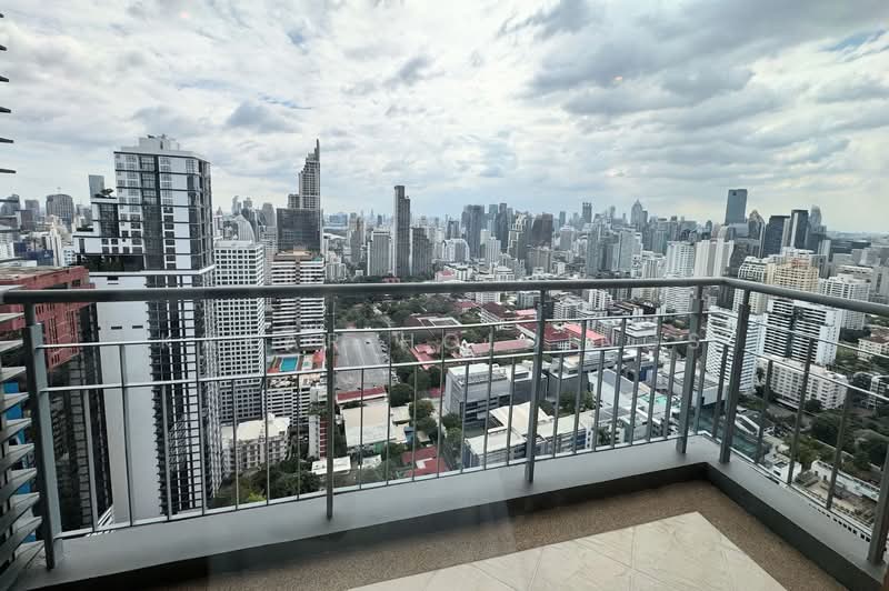 Villa Asoke, Bangkok
