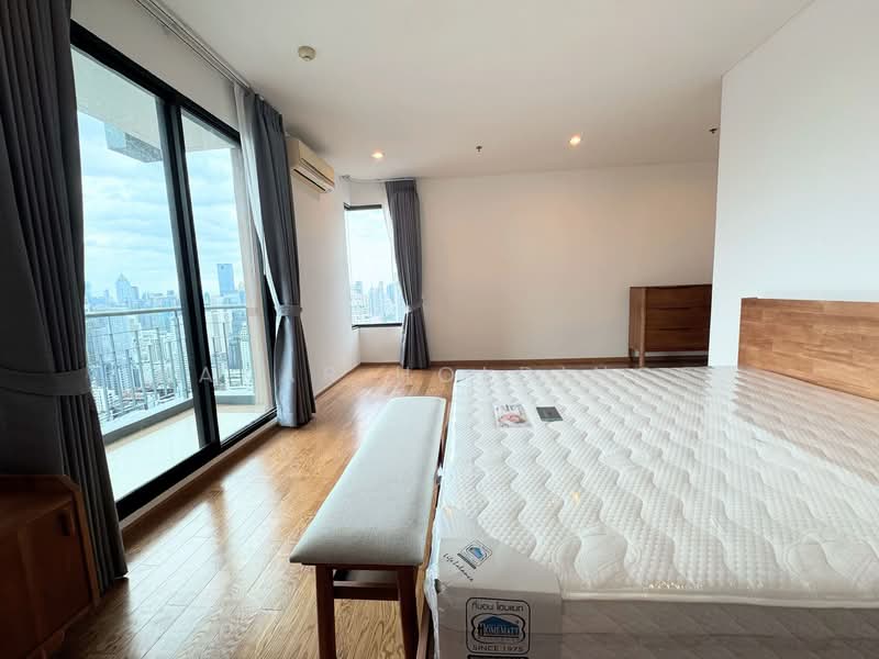 Villa Asoke, Bangkok