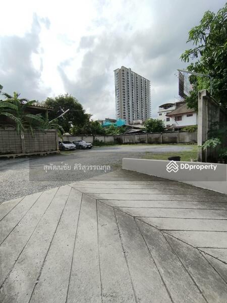 Max Condominium Ngam Wongwan-Khaerai, Nonthaburi