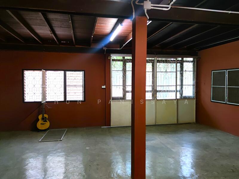Land for sale 11 rai with a 2-story detached house, located by the river, offering a shady, Kanchanaburi