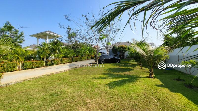 Spacious Modern Pool Villa on Large Land Plot, Prachuap Khiri Khan