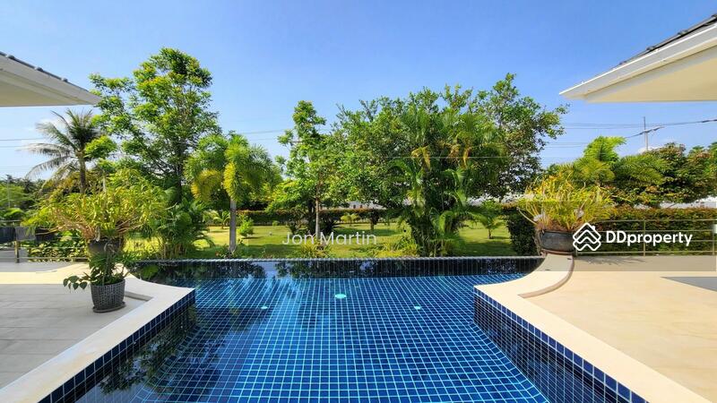 Spacious Modern Pool Villa on Large Land Plot, Prachuap Khiri Khan