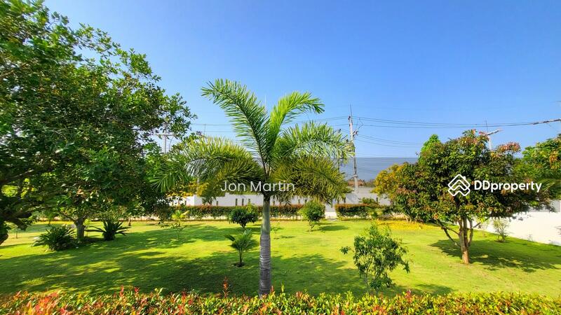 Spacious Modern Pool Villa on Large Land Plot, Prachuap Khiri Khan