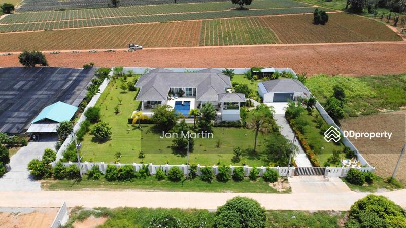 Spacious Modern Pool Villa on Large Land Plot, Prachuap Khiri Khan