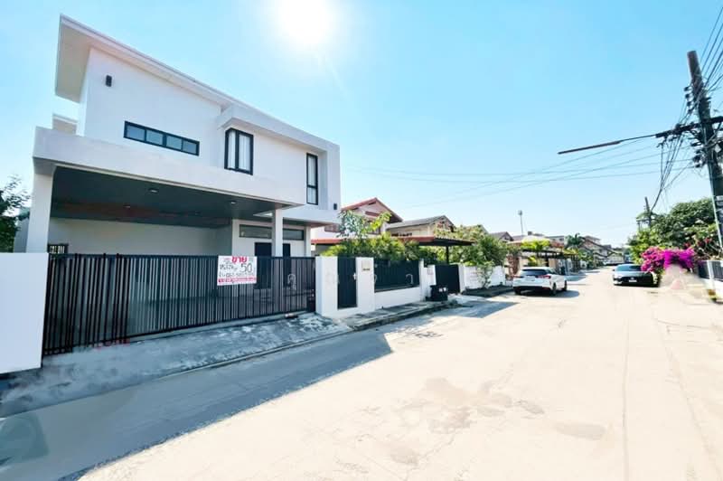 หมู่บ้านบางนาวิลล่า, Samut Prakan