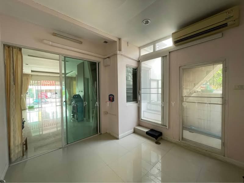 Baan Klang Muang Ratchada 36, Bangkok