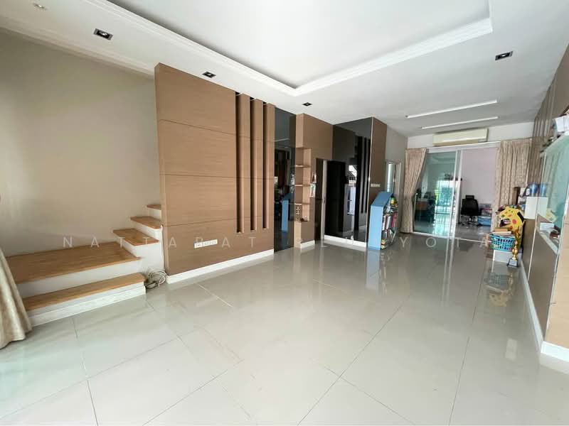 Baan Klang Muang Ratchada 36, Bangkok