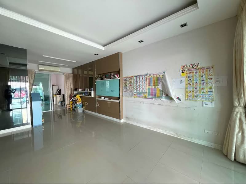 Baan Klang Muang Ratchada 36, Bangkok