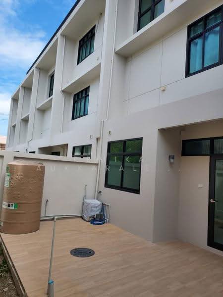 4-BR Townhouse, Bangkok