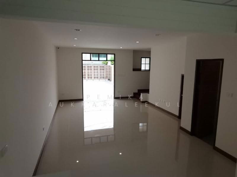 4-BR Townhouse, Bangkok