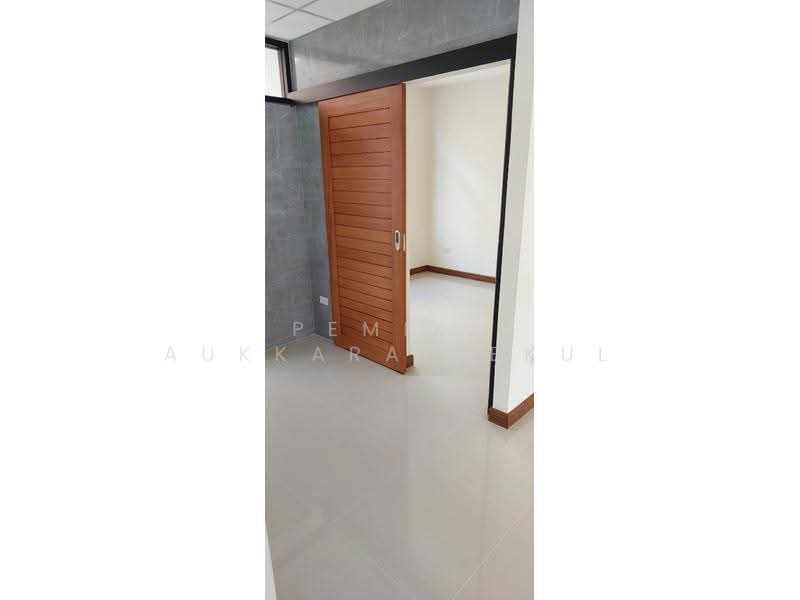 4-BR Townhouse, Bangkok