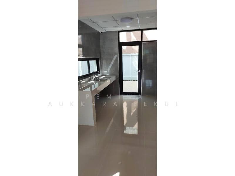 4-BR Townhouse, Bangkok