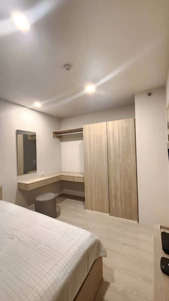 Phyll Phahol 34, Bangkok