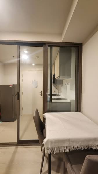 Phyll Phahol 34, Bangkok