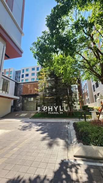 Phyll Phahol 34, Bangkok