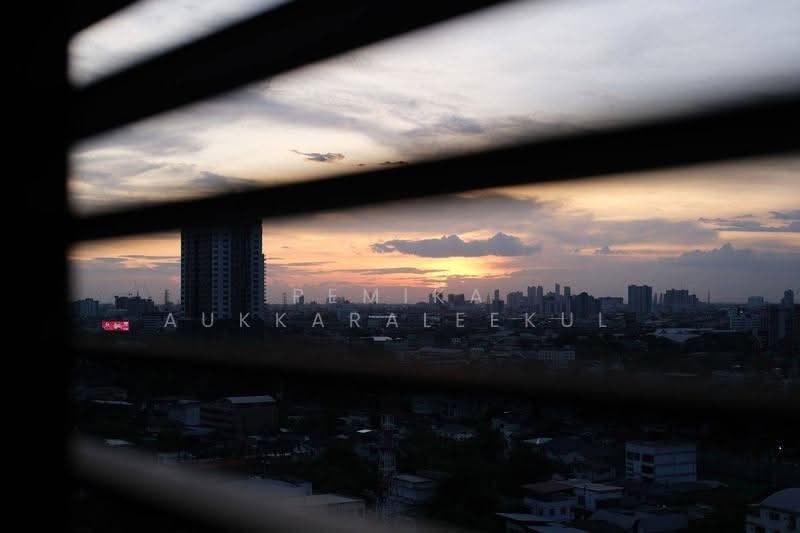 Mazarine Ratchayothin, Bangkok