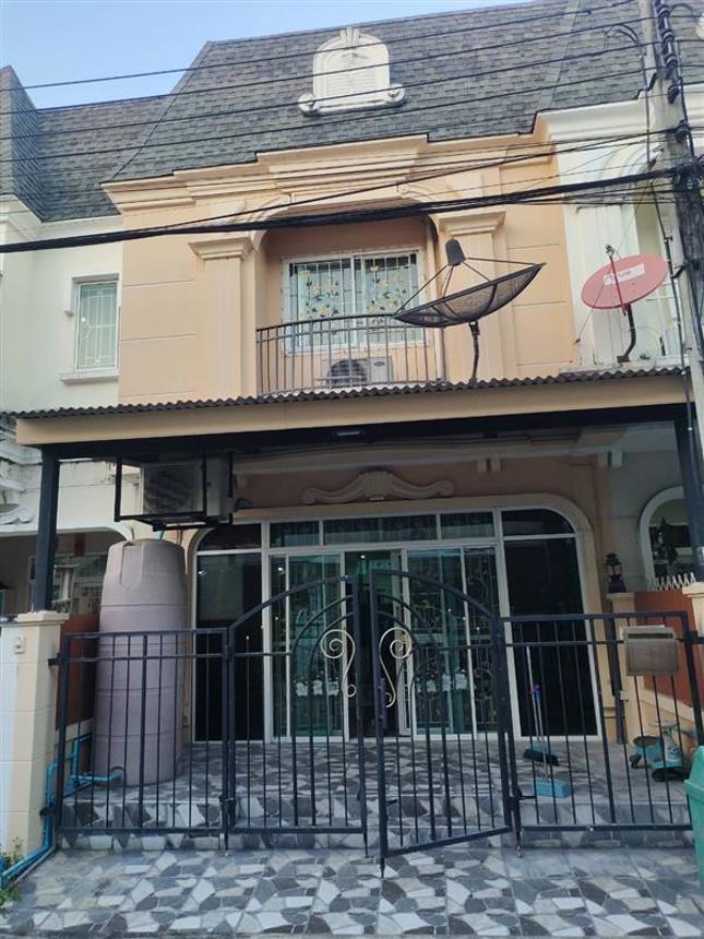 Townhouse in Nonthaburi, Nonthaburi