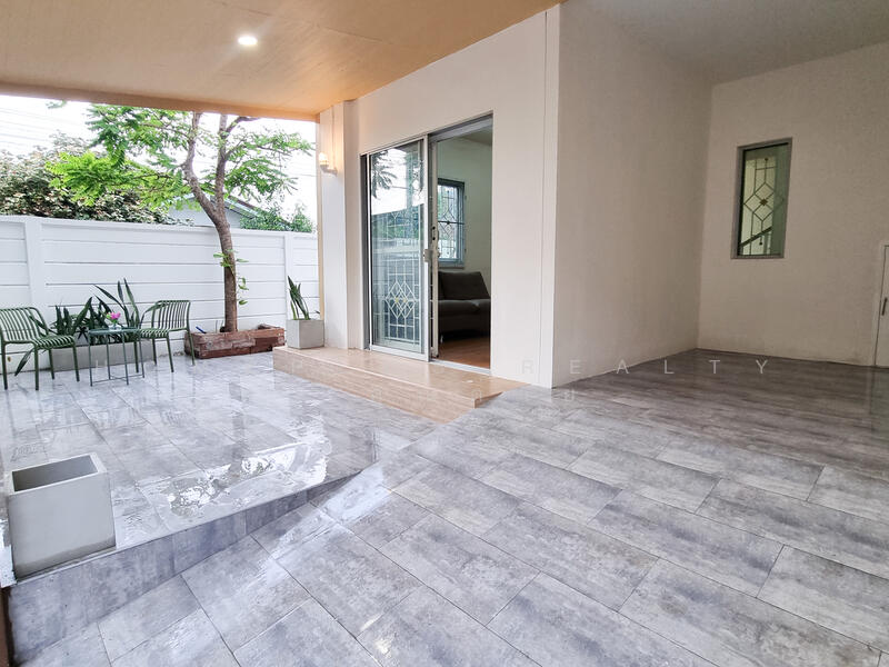 ทาวน์โฮม 2 ชั้น บ้านพฤกษา92 รังสิต-ลำลูกกา (หลังริมรีโนเวท), Pathum Thani