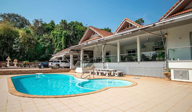 Large family home near Laem Mae Phim Beach, Rayong