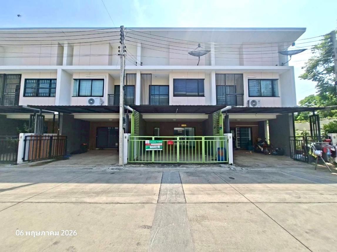 Single-Story Townhouse in Pruksa Pran, Nakhon Pathom Province, Nakhon Pathom