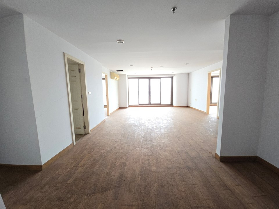 Condominium at State Tower, Bang Rak