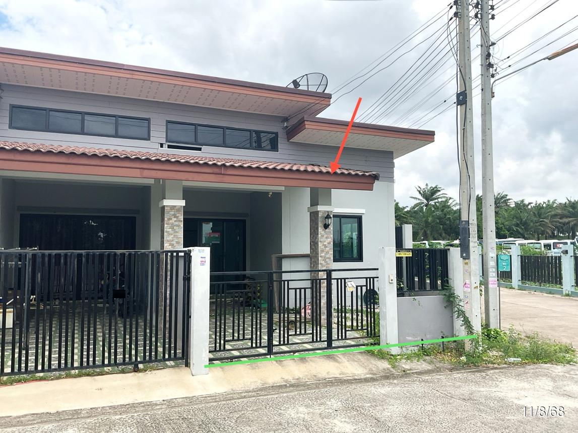 Cozy Townhouse for Sale in 3 Bedrooms, Rayong Province