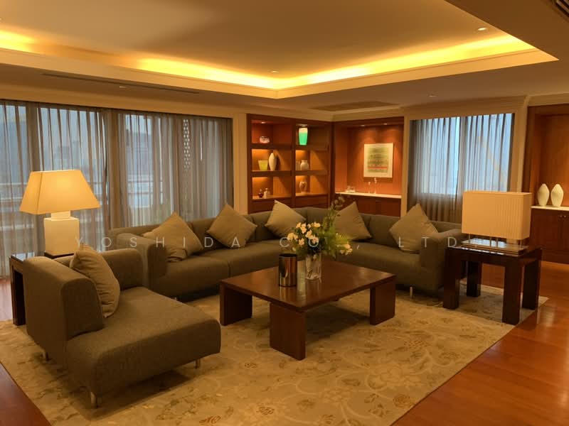 Las Colinas, Bangkok