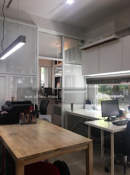 Townhouse for sale, 3 floors, corner plot next to the garden, Prasertmanukit 48, Bangkok
