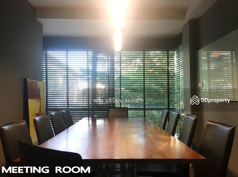 Townhouse for sale, 3 floors, corner plot next to the garden, Prasertmanukit 48, Bangkok