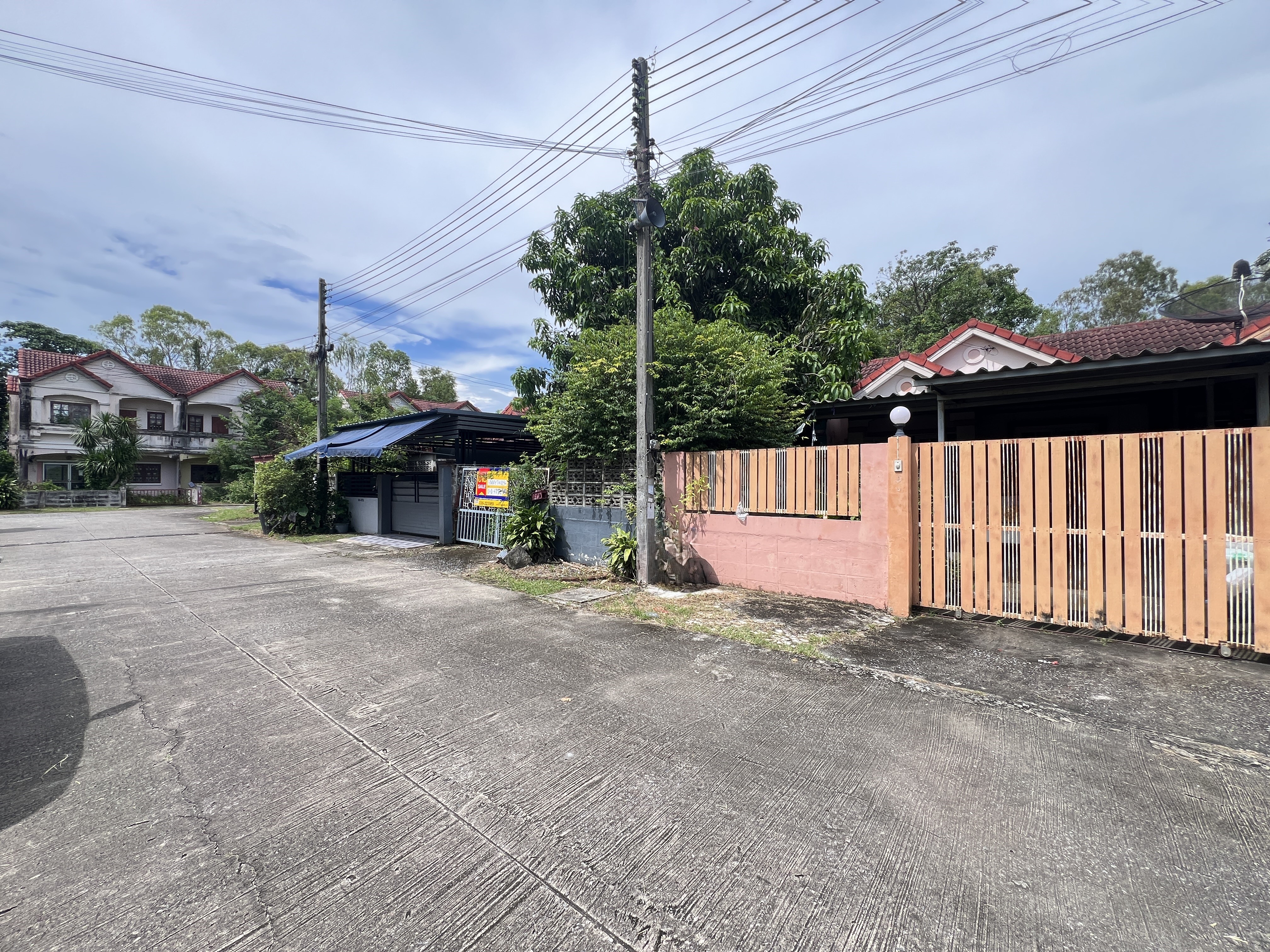 ทาวน์เฮ้าส์ บ้านสวนแสนสุข องครักษ์