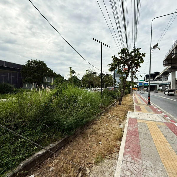 ที่ดินพร้อมสิ่งปลูกสร้าง เนื้อที่14-3-18ไร่ ตรงข้ามแฟชั่นไอซ์แลนด์, Bangkok