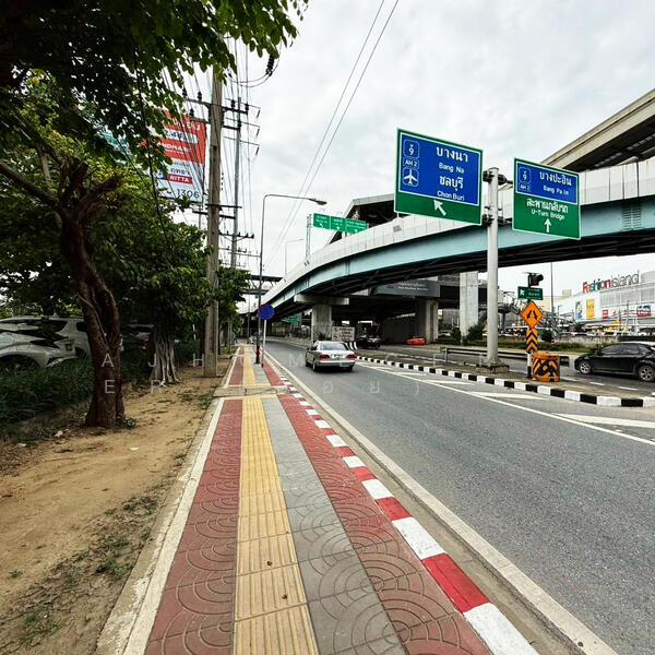 ที่ดินพร้อมสิ่งปลูกสร้าง เนื้อที่14-3-18ไร่ ตรงข้ามแฟชั่นไอซ์แลนด์, Bangkok