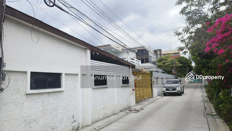 บ้านทำเลเมือง แนวรถไฟฟ้า บนถนนลาดพร้าว, Bangkok