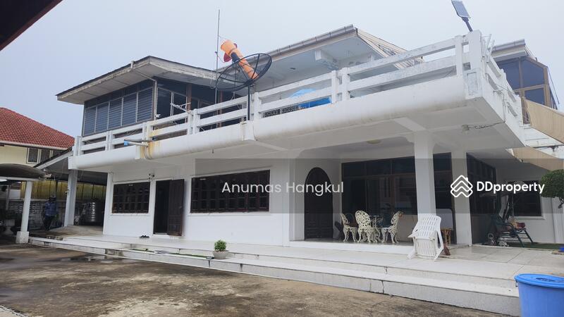 บ้านทำเลเมือง แนวรถไฟฟ้า บนถนนลาดพร้าว, Bangkok