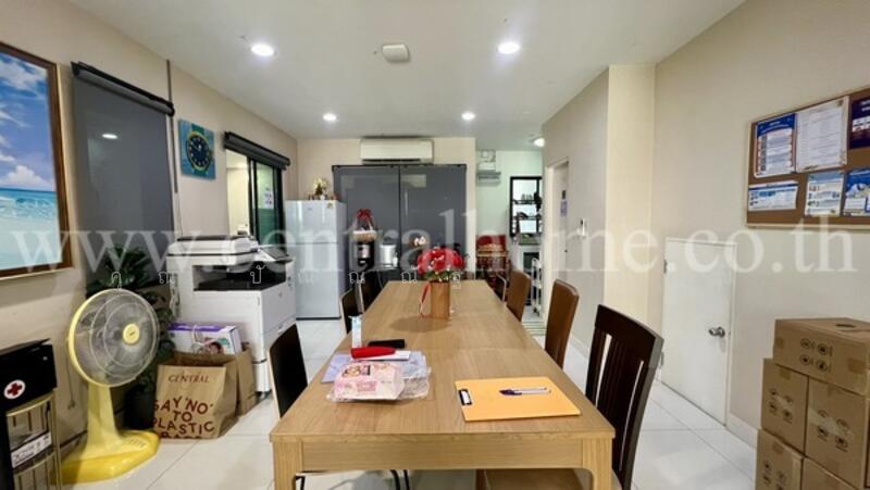 Baan Klang Muang Rattanathibet, Nonthaburi