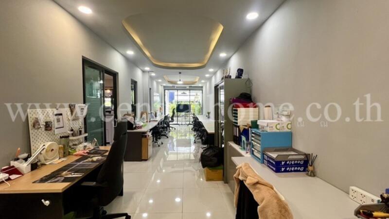 Baan Klang Muang Rattanathibet, Nonthaburi