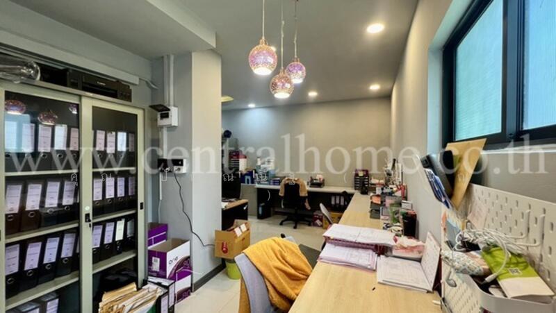 Baan Klang Muang Rattanathibet, Nonthaburi