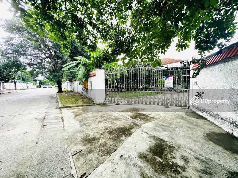 Seri Villa, Bangkok