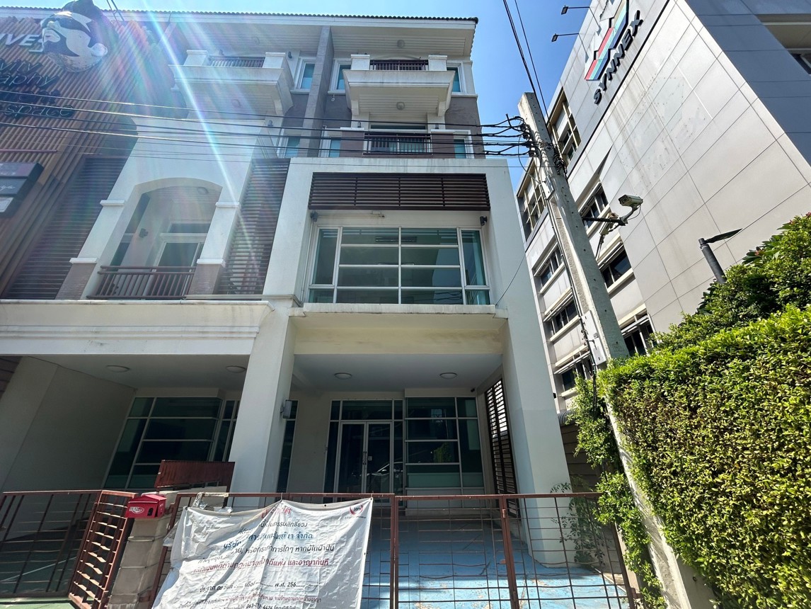 Townhouse at Prime Place Ekamai-Ram Intra 2 Ladprao Bangkok