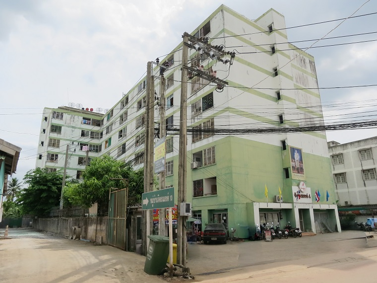 Condominium project located in Bang Khrua, Bangkok.