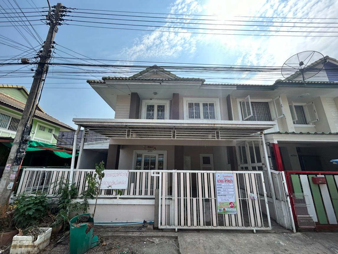 Townhouse in Phrusa B Village, Klong 3, Klong Luang, Pathum Thani