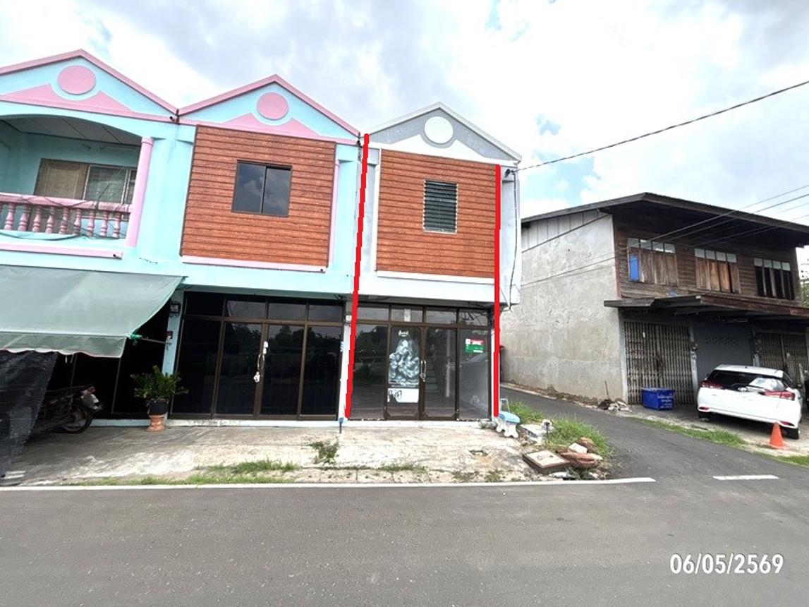 Commercial Townhouse in Phutthaisong, Buriram
Commercial Townhouse for sale in Phutthaisong, Buriram Province, Thailand.