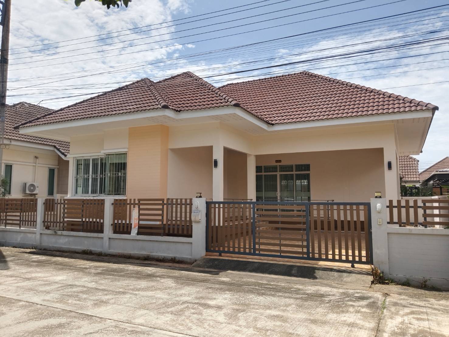 บ้านเดี่ยว โครงการโมเดิร์นฮิล เมืองสุราษฎร์ธานี