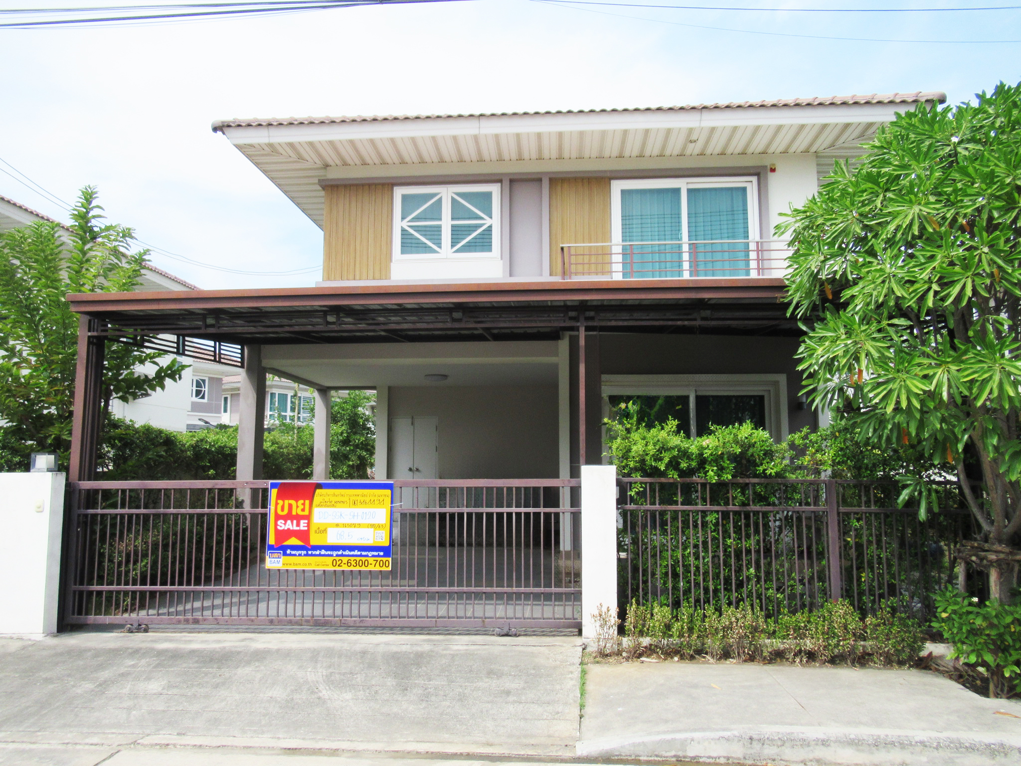 Single-detached house in Supalai Ville Ekachai-Kanchanaphisek project.