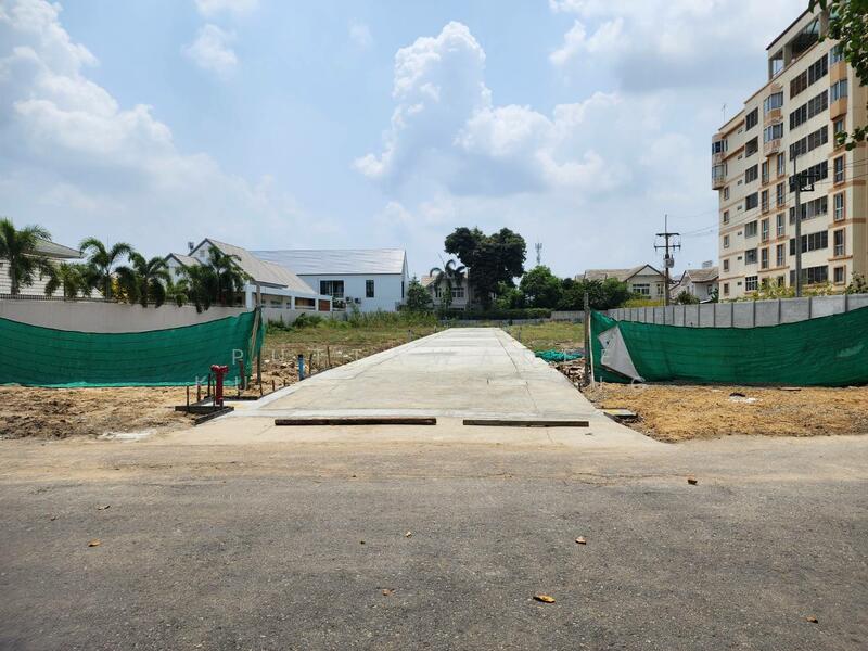 ที่ดินติดสำนักงานนิติบุคคลแก้วพฤกษา (คอนโดเมืองแก้วมณี), Pathum Thani